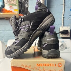 Merrell Women's Black and Gray Athletic Shoes